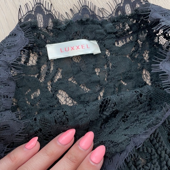 Black crop top size xs - Picture 4 of 4